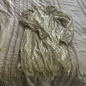 Sparkly NYE dress! Very flattering and only worn 1 time